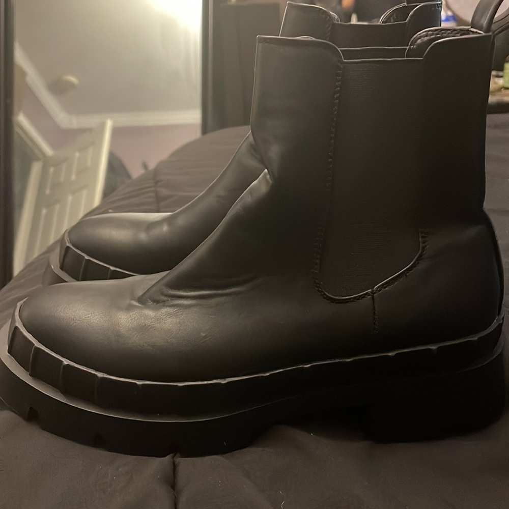 Black lug sole boots - Picture 2 of 5